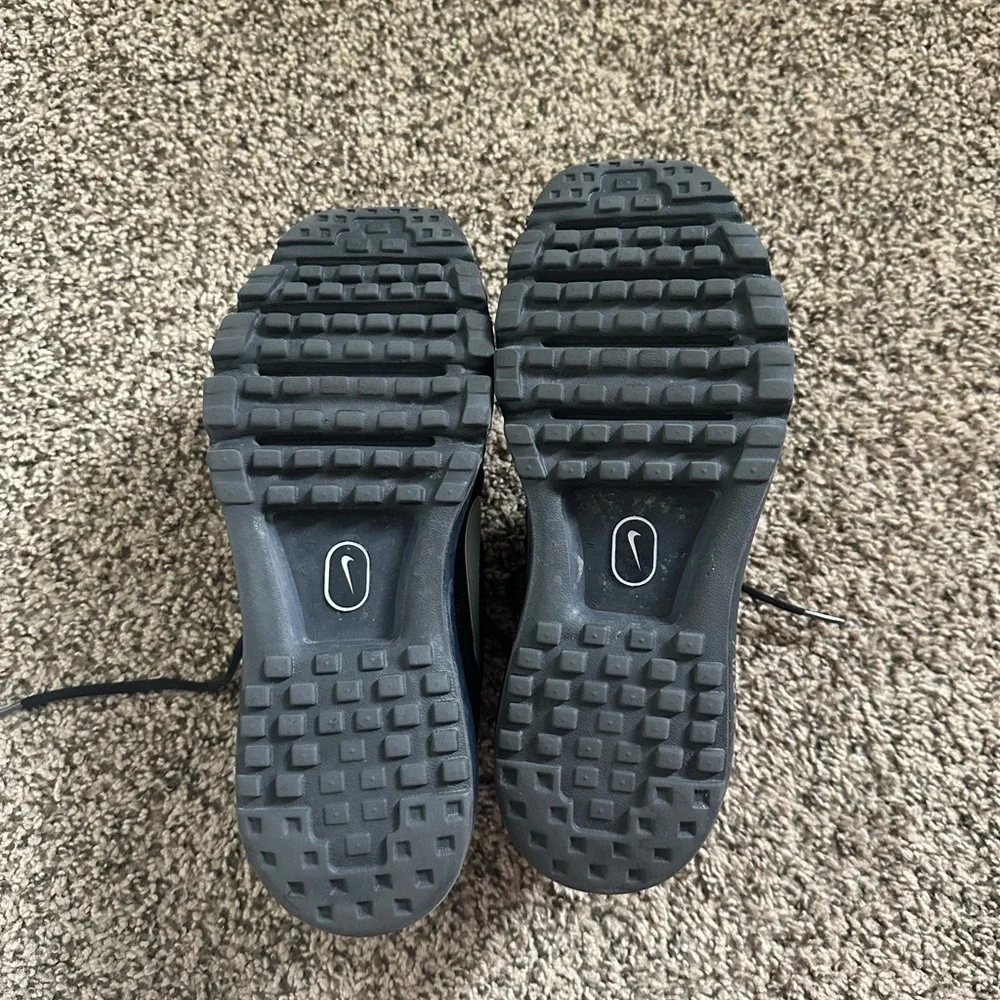 Nike Black Air Max Athletic Shoes with Breathable Mesh - Picture 3 of 4